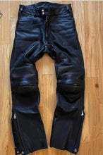 Load image into Gallery viewer, Men&#39;s Black Motorcycle Leather Pant. Real Lambskin Leather Padded Biker Pant 34.
